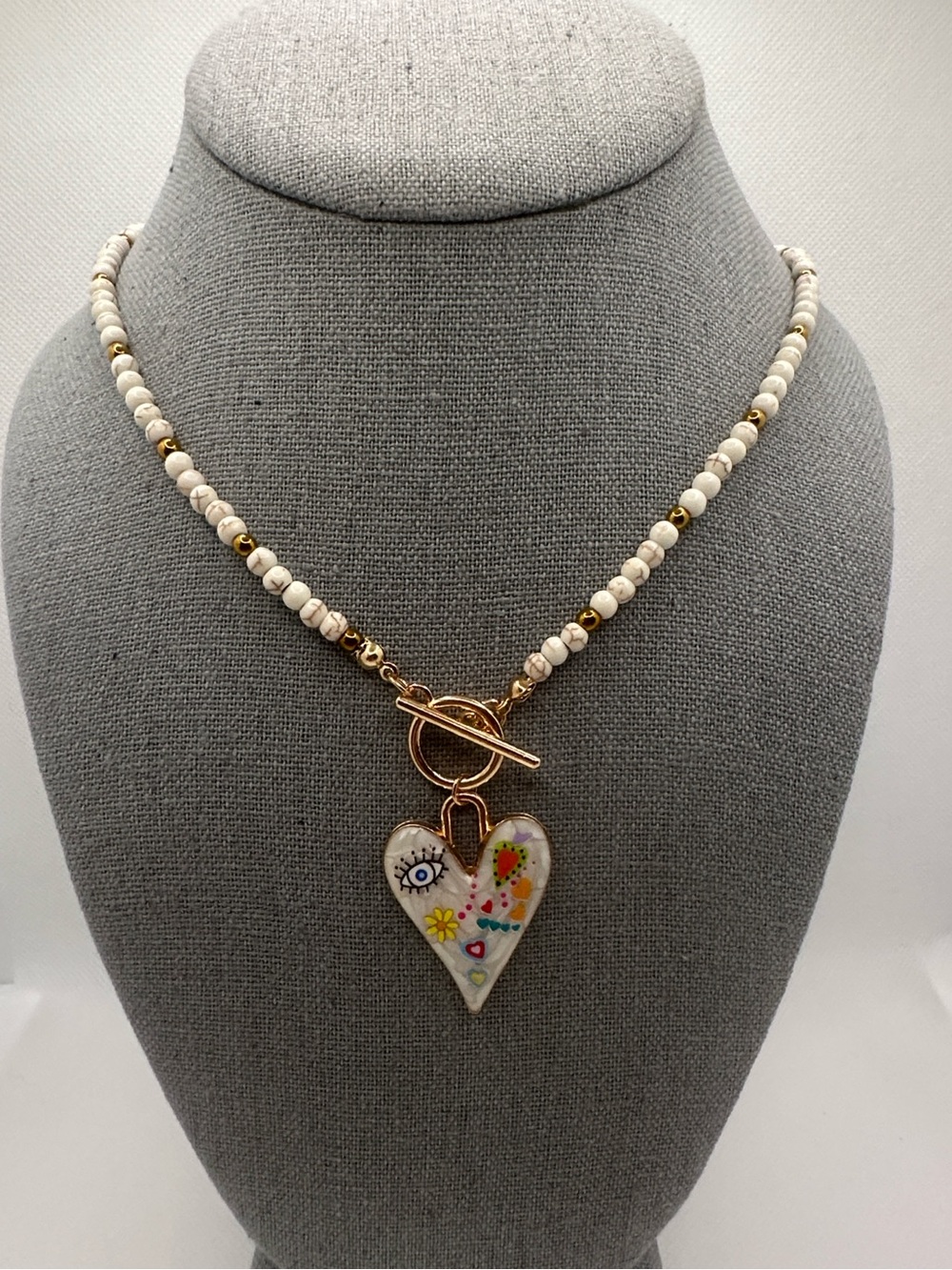 White and Gold Heart Pendant Bead Necklace